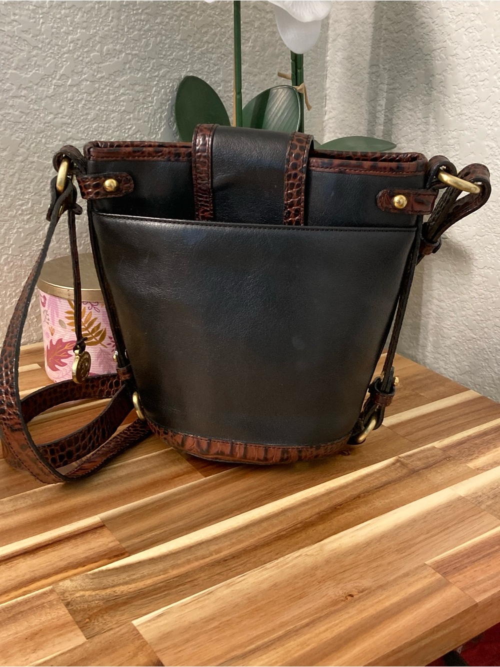 Brahmin Black Leather Crossbody with Brown Croc-Trim - Picture 2 of 16